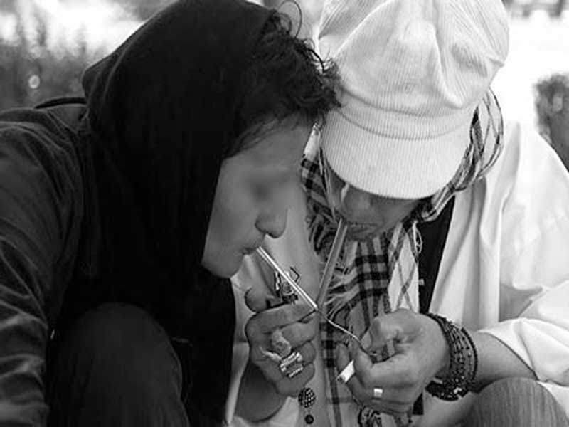 عوارض اعتیاد در زنان